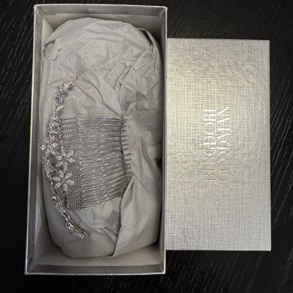 Elegant Swarovski Crystal Bridal Hair Comb - Picture 2 of 4